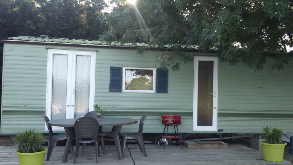 Bungalow Chez Gilly Boisset-et-Gaujac Chambre photo